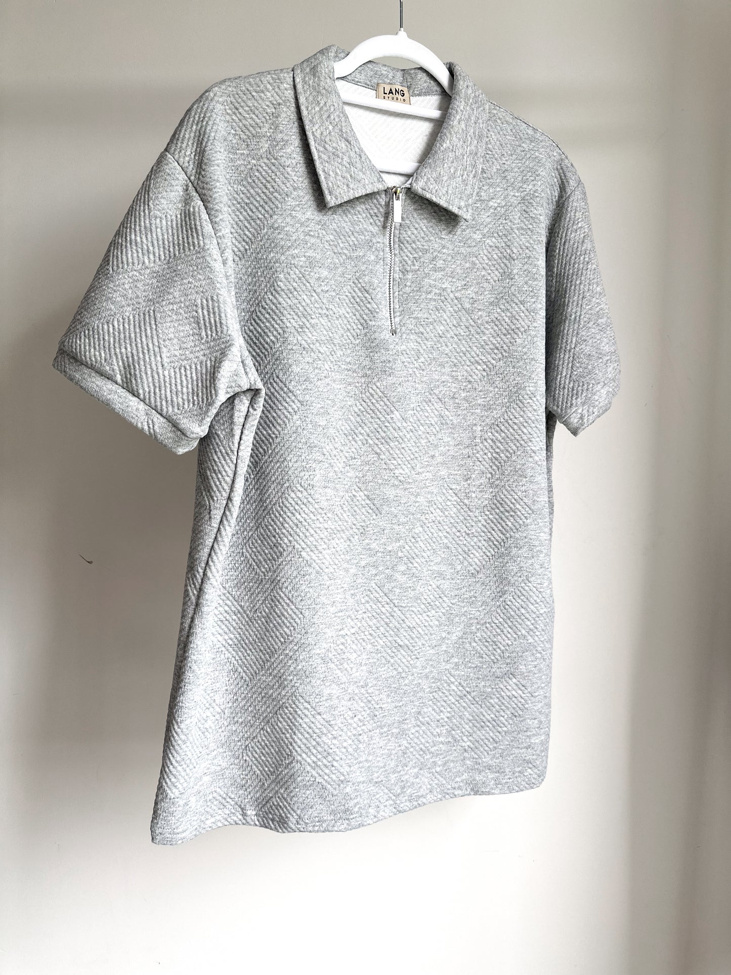 MENS TEXTURED PATTERN ZIP COLLAR POLO SHIRT - STORM GREY